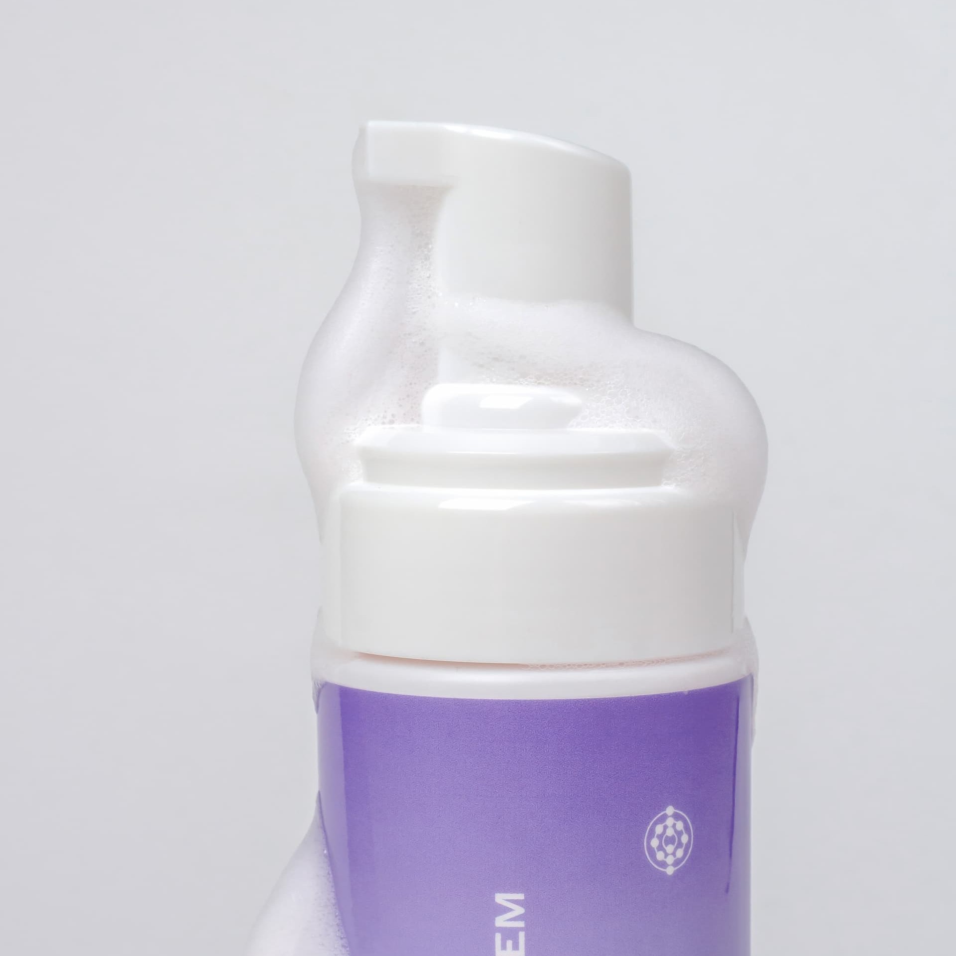 Очищающая пенка с магнием для лица